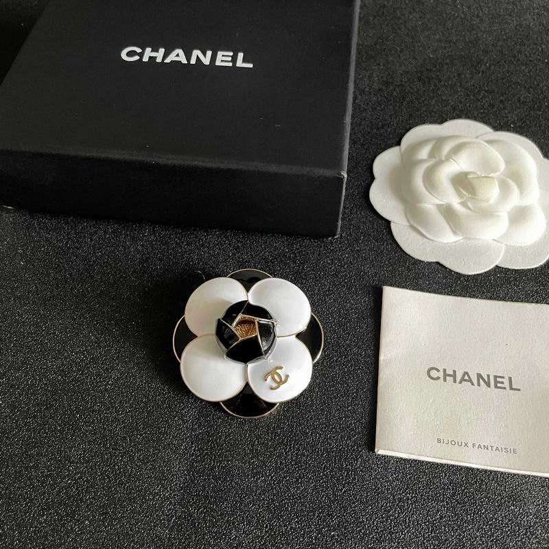 Chanel Brooch 07yxs63
